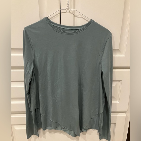 LULULEMON ATHLETIC LONG SLEEVE TEE SIZE SMALL - Picture 2 of 5